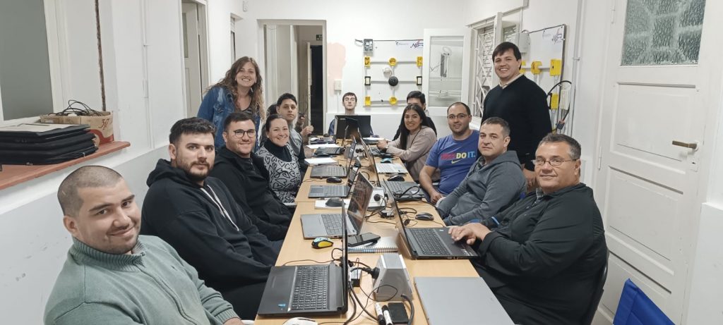 Comenzó el curso de introducción a la programación que motorizó el programa municipal IdeA