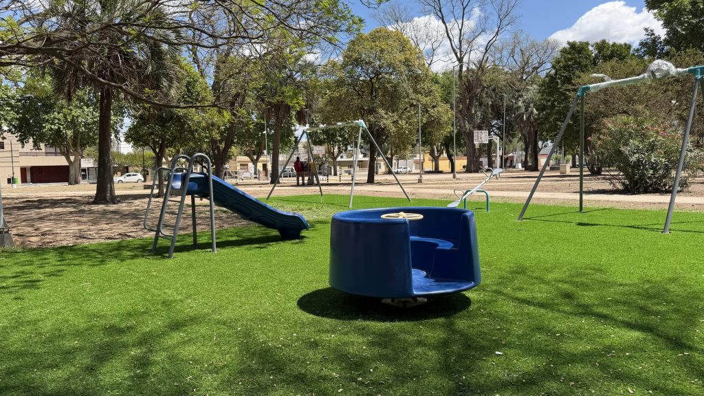 Ya puede apreciarse la renovación completa de la plaza Rubén Márquez